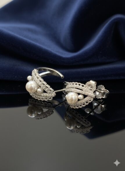 Pearl Curved Studs
